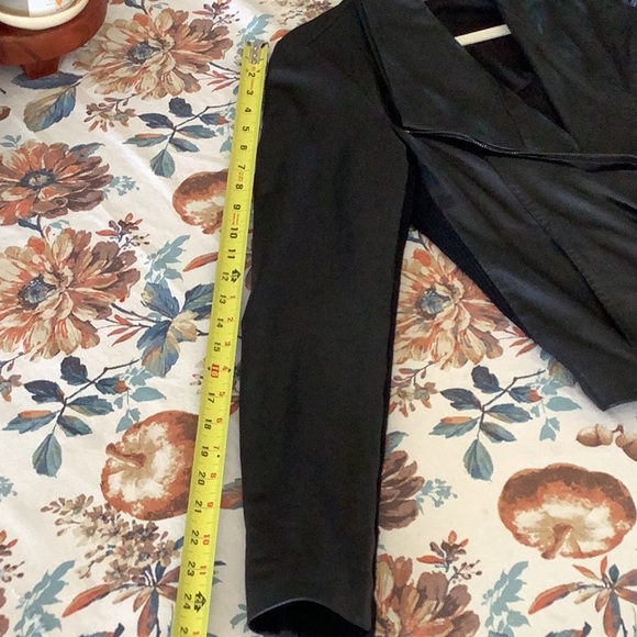 Vince Black Leather Jacket Size Small - Picture 7 of 16